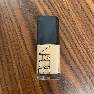 NARS Sheer Glow Foundation FIJI Light 5